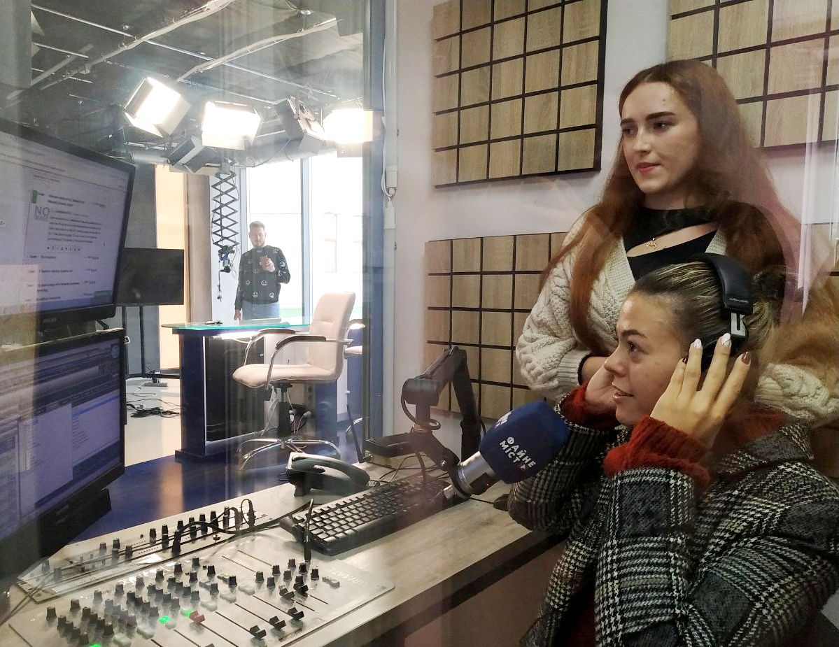 Катерина Магула пробує свої вміння в ролі диктора